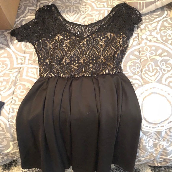 Black lace dress - Picture 2 of 2